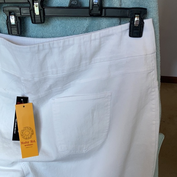 3/$45 RUBY rd scalloped hemline white Capri ends mid calf size 24W - Picture 7 of 17